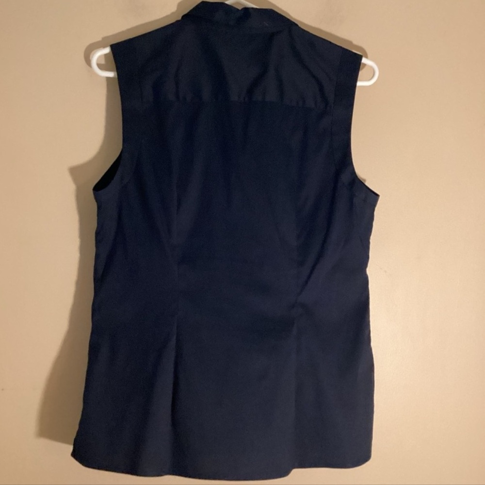 NEW ANN TAYLOR STRETCH COTTON SLEEVELESS BUTTON DOWN - STRAIGHT HEM WITH VENTS - Picture 2 of 8